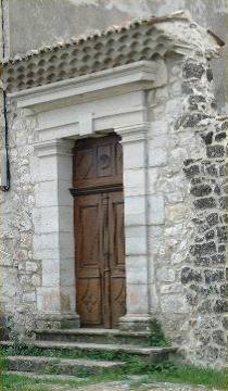 Vieille porte sur le chemin de St-Germain à Vogüé