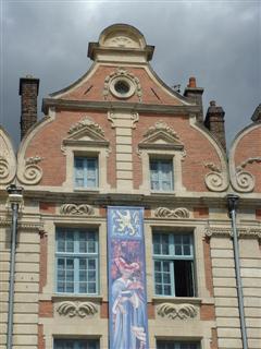 Hommage aux Arrazi sur une maison de la Place des Héros