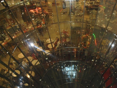 Les Galeries Lafayette à Berlin-Friedrichstrasse (Photo N. Rau 2004)