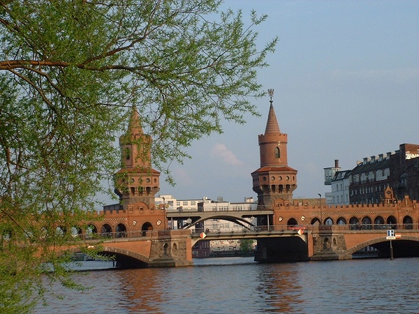 Oberbrücke sur la Spree... - Photo N. Rau 2004