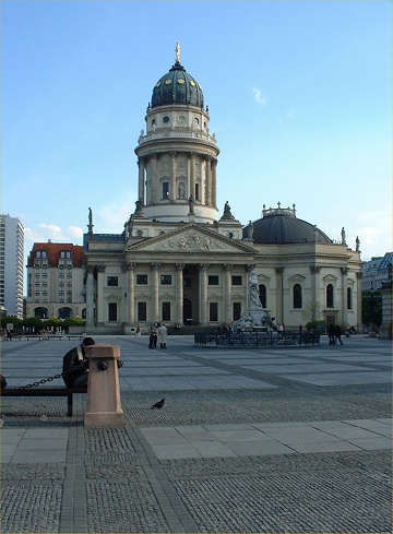 Le Gendarmenmarkt (Photo N. Rau 2004)
