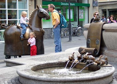 Autre fontaine pittoresque sur la place centrale...