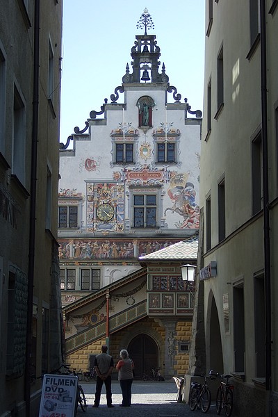 L'Hôtel de ville, au bout d'une ruelle de Lindau