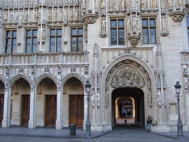 Entrée de l'Hôtel de Ville...