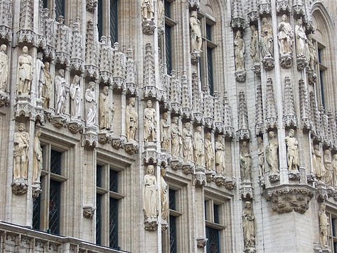 La finesse des sculptures de l'Hôtel de Ville...