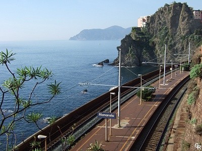 A la sortie d'un tunnel : la gare de Manarola