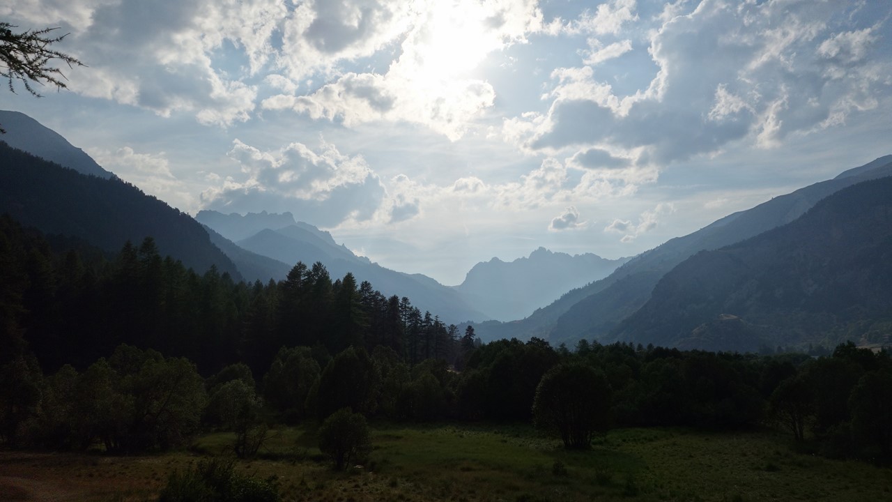 Nuages du soir sur la Haute-Vallée, depuis les Iscles - C. Rau 2015