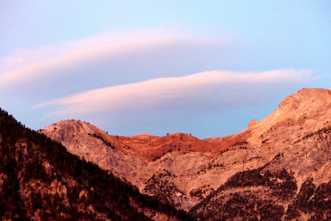 Nuages lenticulaires au coucher du soleil, vers le Col de l'Echelle - C. Rau 2017