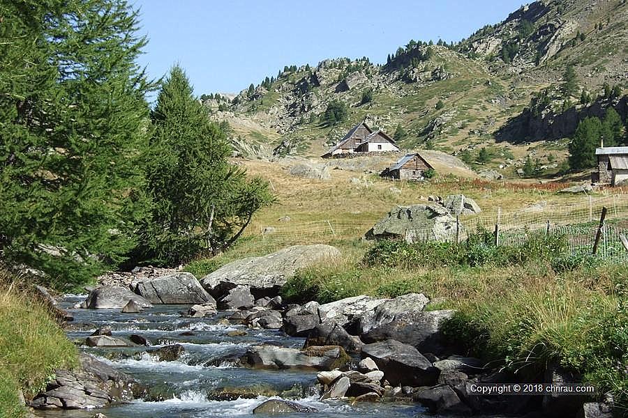 La Clarée devant les chalets de Laval