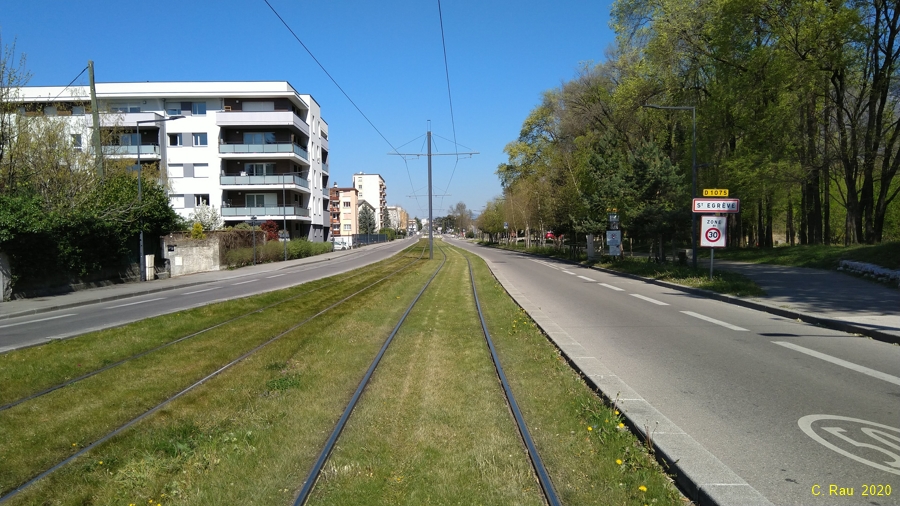 La route départementale déserte, entre Fiancey et Prédieu