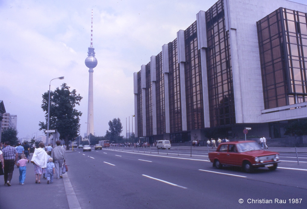 Le Palais de la République... (1987)