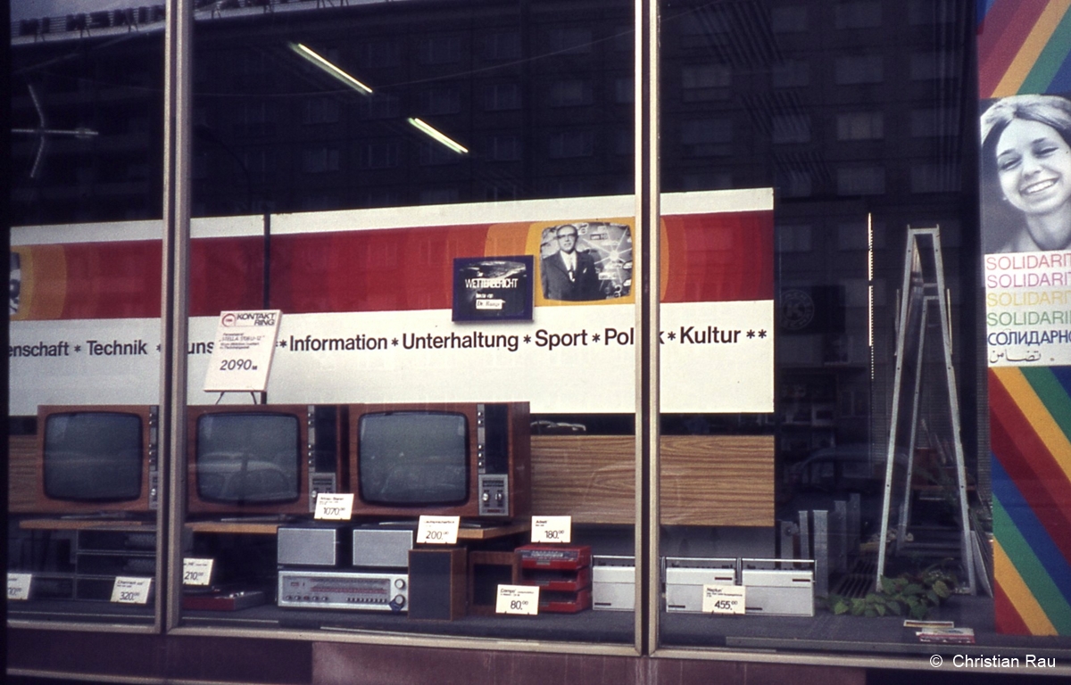 La vitrine austère d'un magasin d'électro-ménager de Karl-Marx-Stadt en 1973