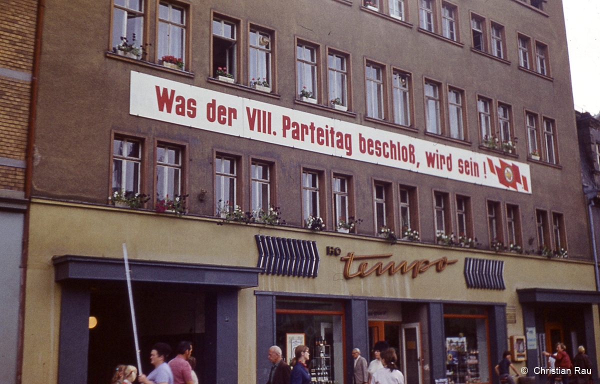 Propagande socialiste Chaussee Strasse à Berlin (domicile de Wolf Bierman) - été 1972 - CR