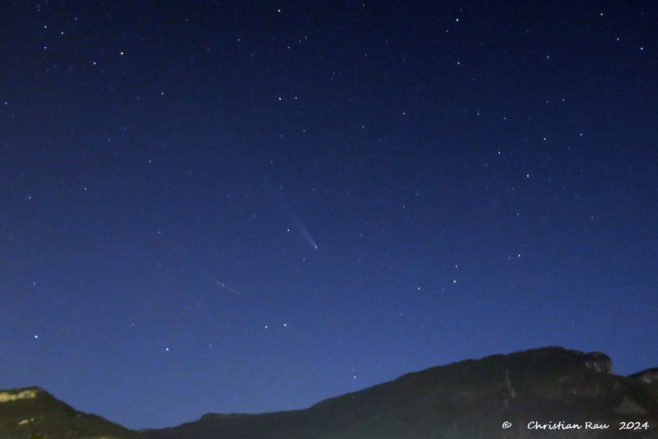 Comète Tsuchinshan-Atlas dans le ciel de Saint-Egrève (Isère) au-dessus du Vercors - C Rau octobre 2024