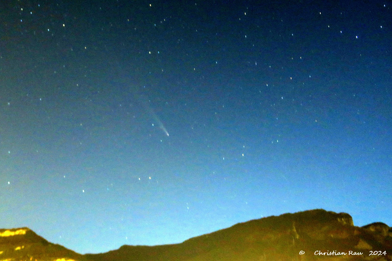 Comète Tsuchinshan-Atlas dans le ciel de Saint-Egrève (Isère) au-dessus du Vercors - C Rau octobre 2024