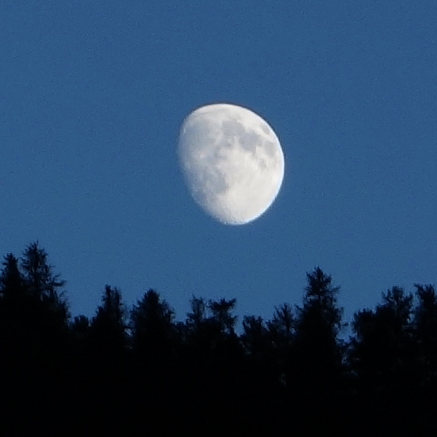 Névache by night : pleine Lune sur la Pointe de Péclet - photo C. Rau 2017-09