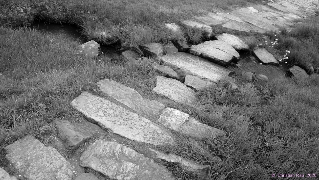 Les dalles magiques de la Clarée - Rochilles - Copyright C. Rau 2020 Les dalles magiques de la Clarée - Rochilles - Copyright C. Rau 2020
