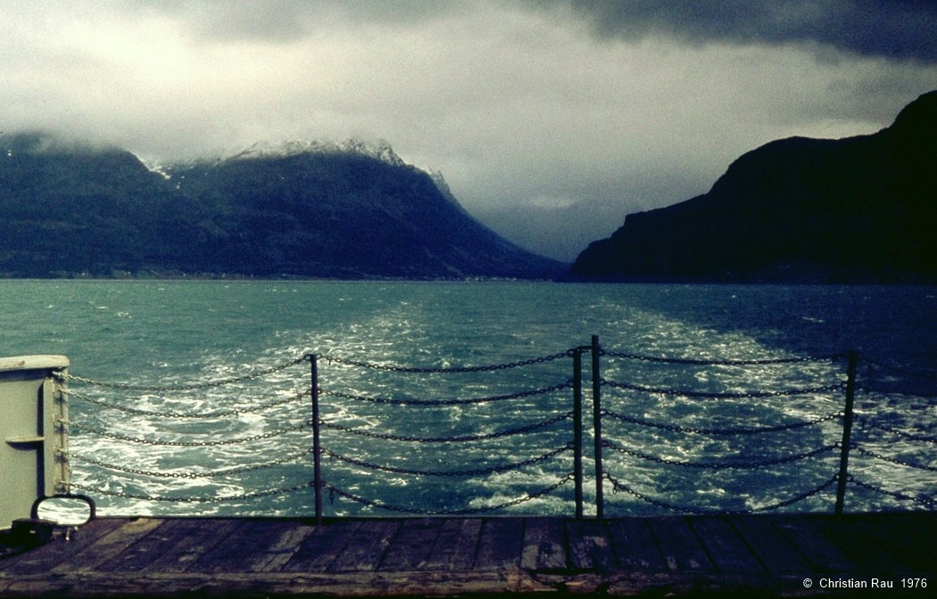 Traversée du fjord de Lyngen avec le bac... Traversée du fjord de Lyngen avec le bac...