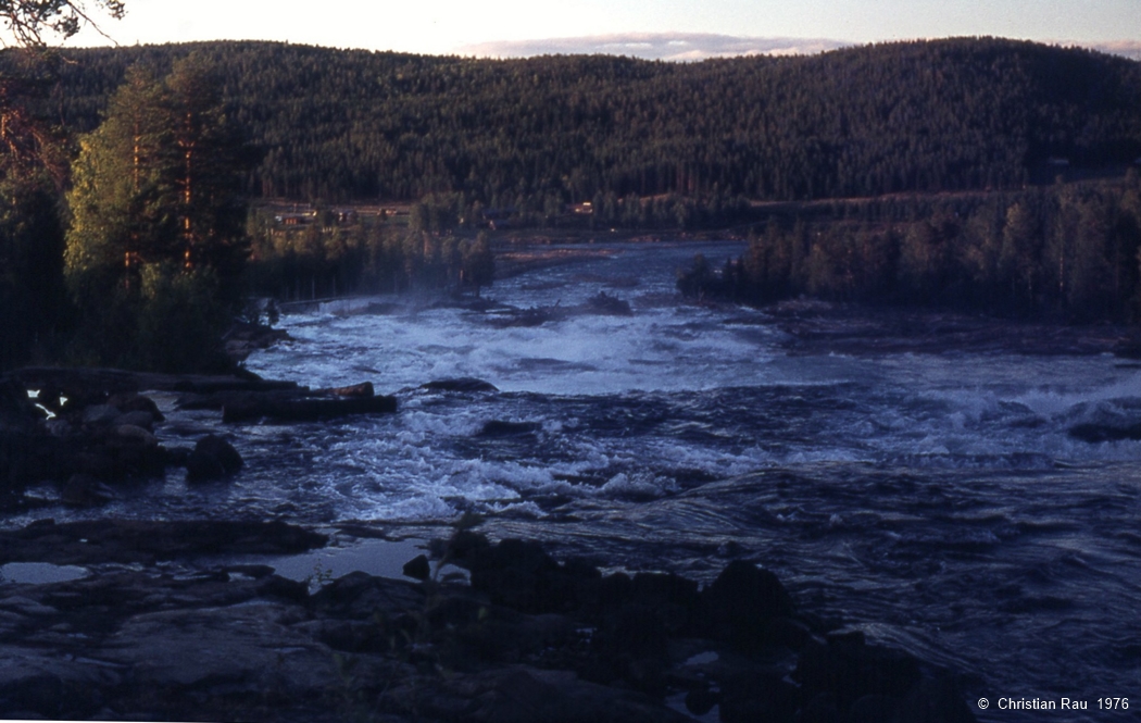 Les chutes impressionnantes du Storfossen,  puissante rivière.