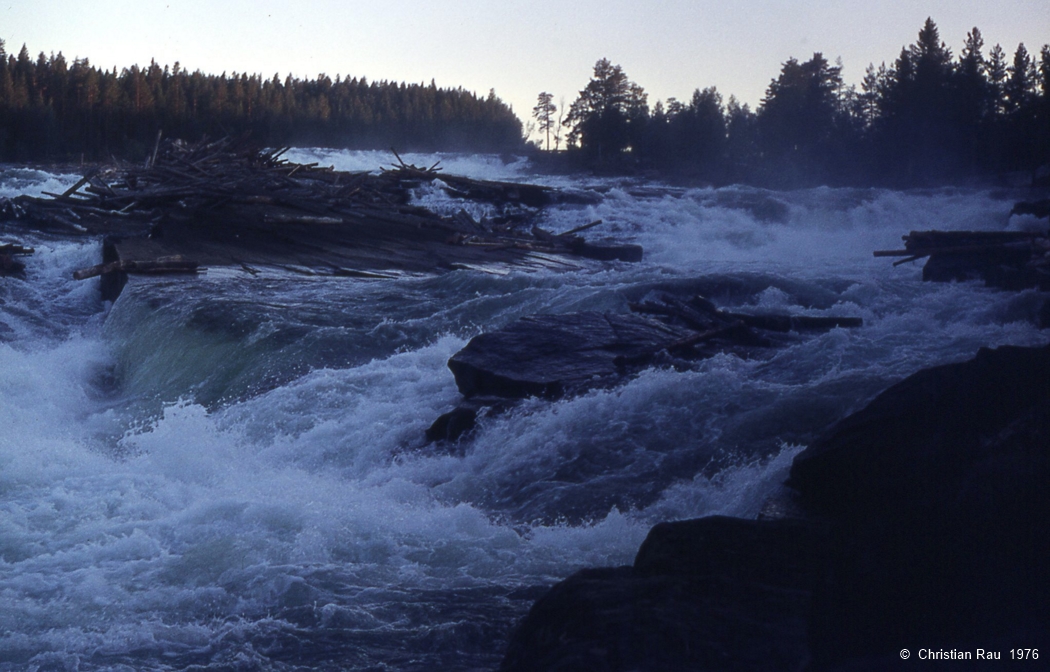 Les chutes impressionnantes du Storfossen,  puissante rivière.