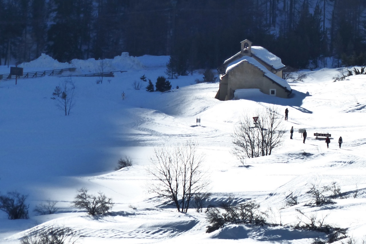 La Chapelle Saint-Hippolyte dans son cadre hivernal - © C. Rau 2018