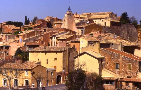 Le village d'ocres de Roussillon Le village d'ocres de Roussillon