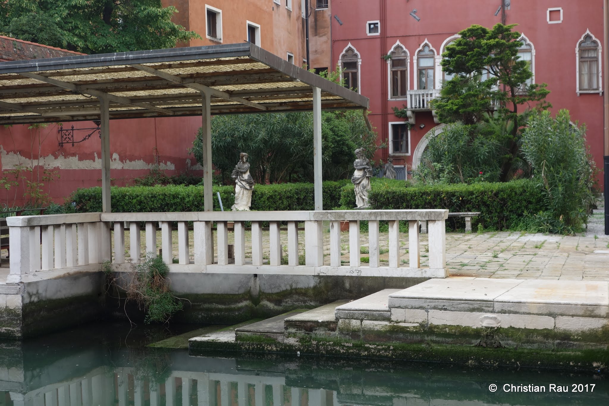 Jardin devant le Rio Ognissanti