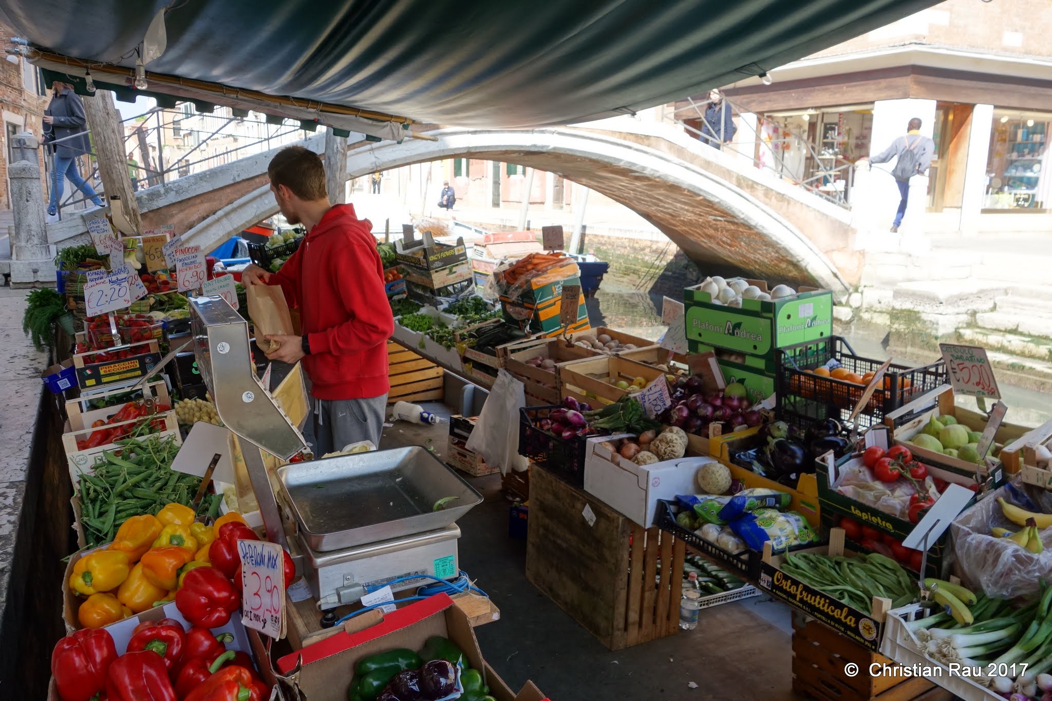 Marché sur l'eau à San Barnaba