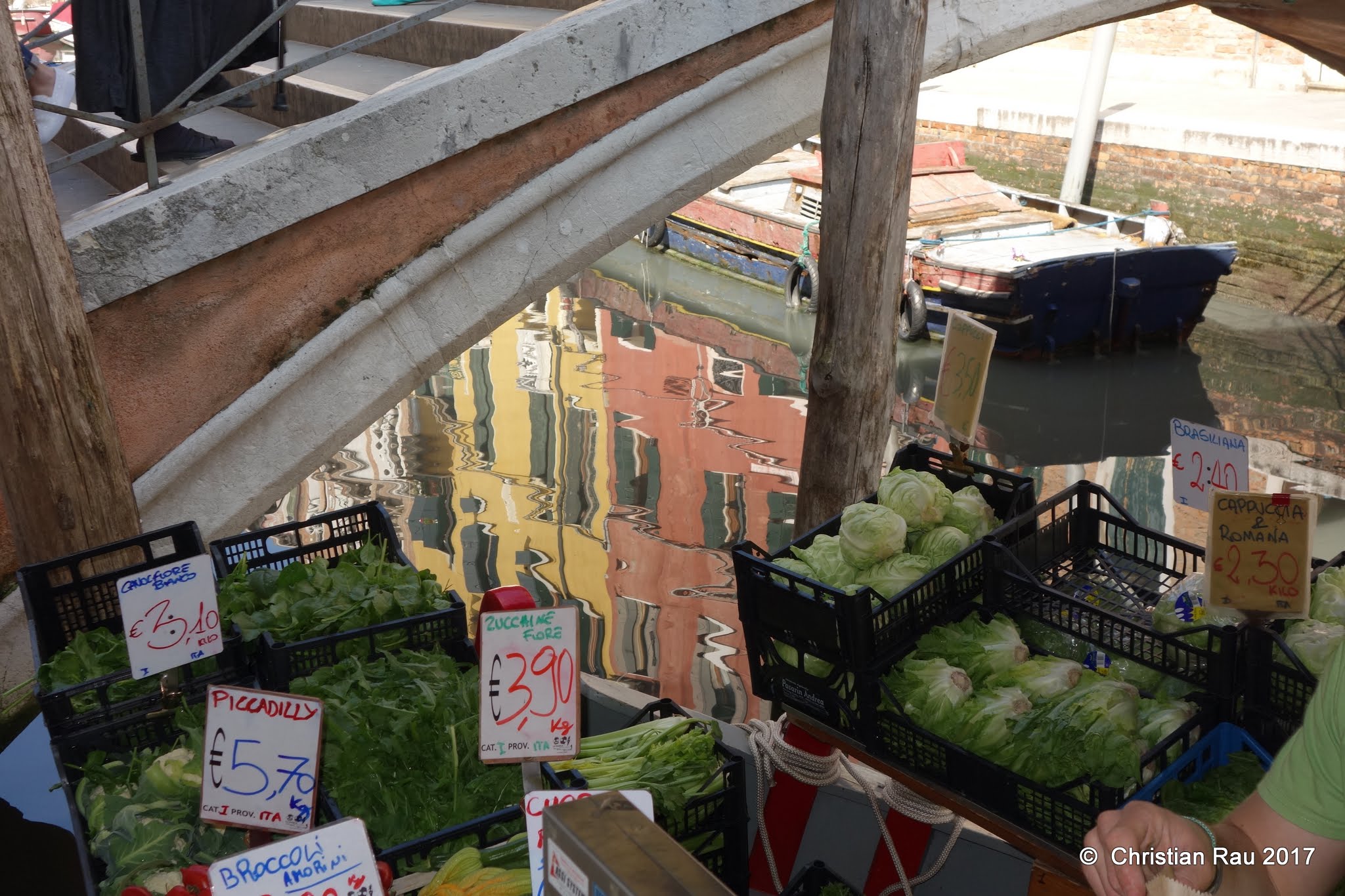 Marché sur l'eau à San Barnaba