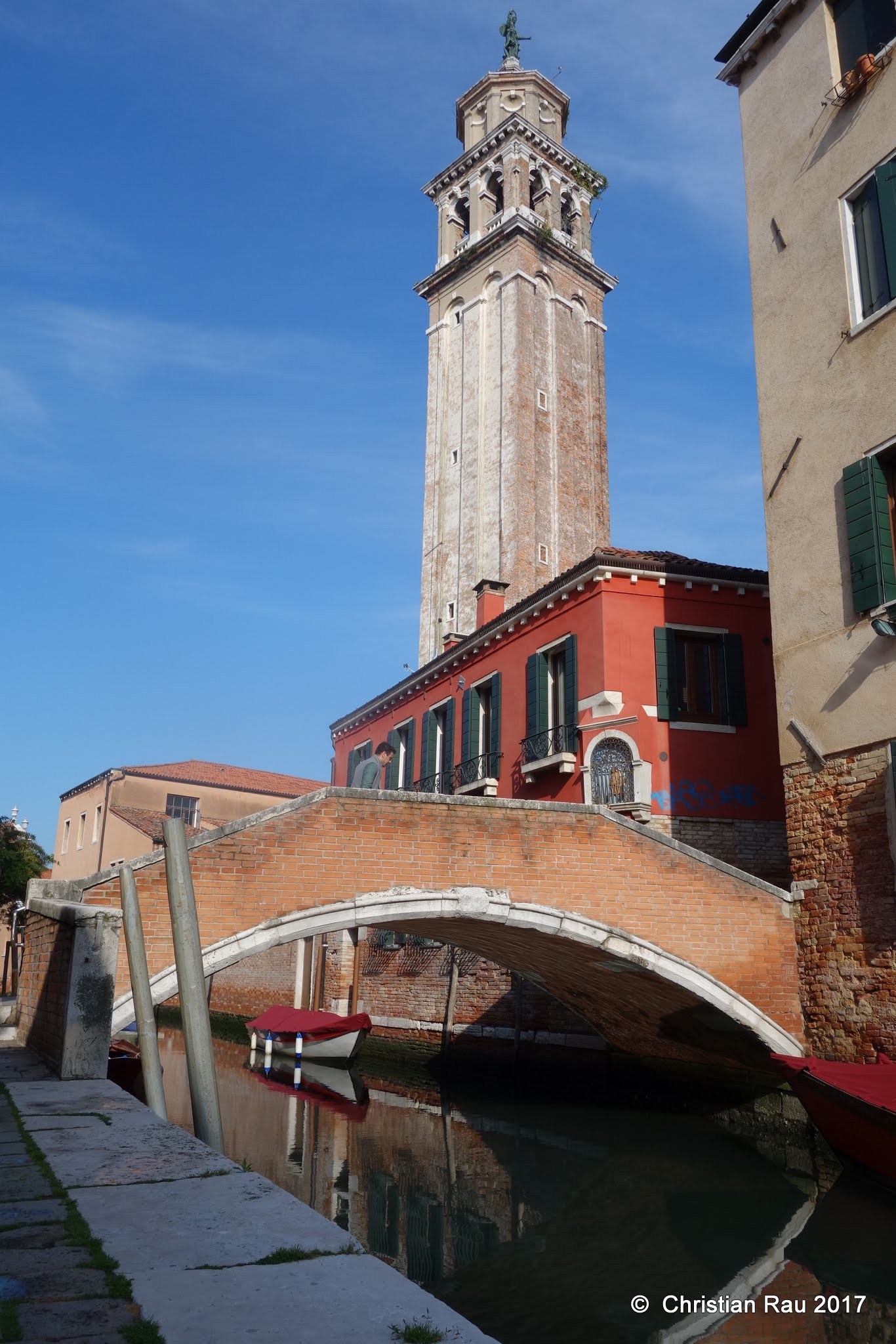 Rio San Barnaba - chiesa dei Carmini