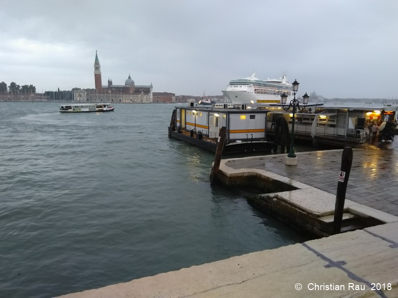 Grande Nave dans le bassin de Saint-Marc