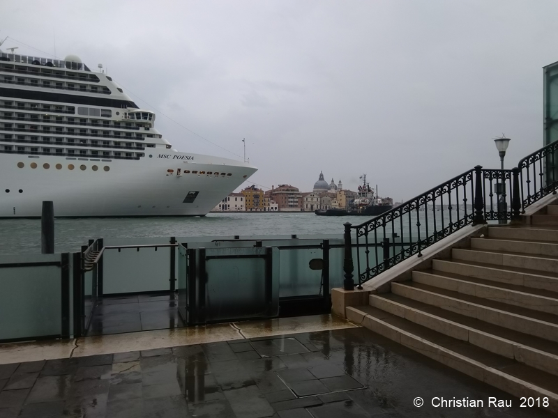 Grande Nave devant les quais de la Giudecca
