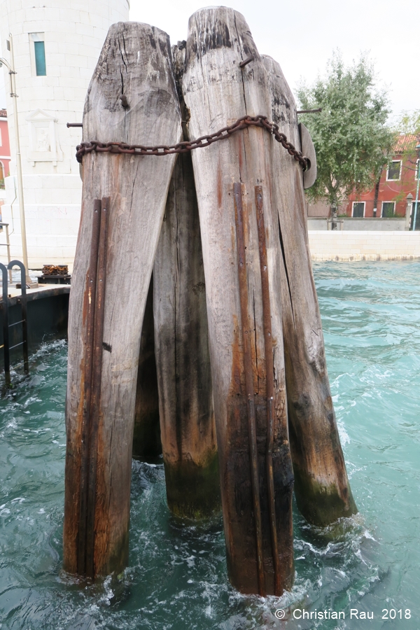 Duc d'Albe (forcole) près duphare de Murano