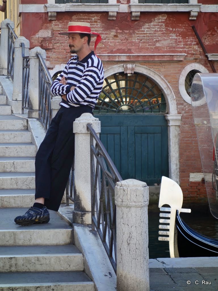 Gondolier an ettente près de Santa Maria Formosa Gondolier an ettente près de Santa Maria Formosa