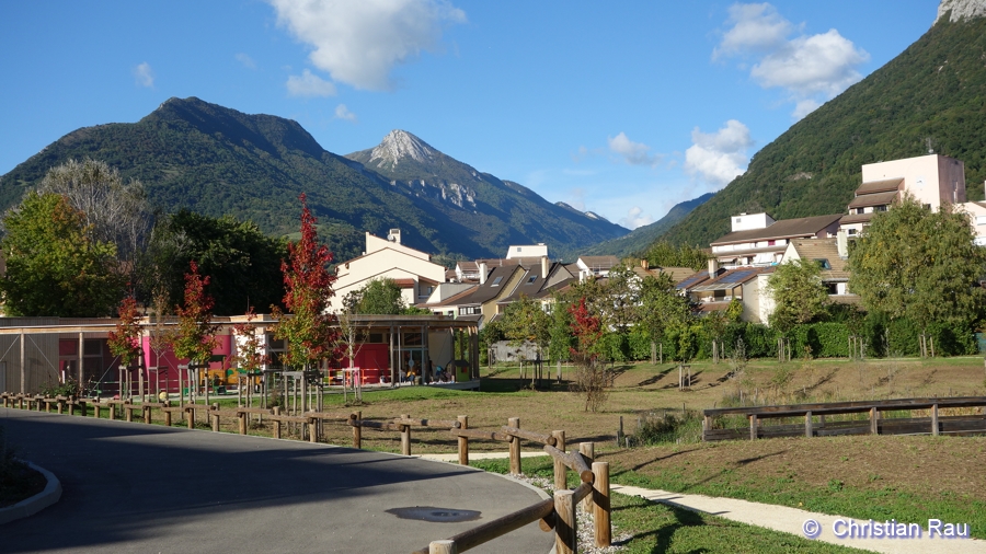 Vue du terrain de Fiancey côté Pôle enfance, en octobre 2019