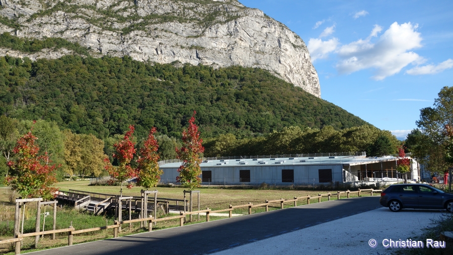 Vue du terrain de Fiancey côté piscine du Néron, en octobre 2019