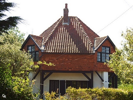 L'Angleterre n'est pas loin, comme le rappelle ce cottage " Les chevaux de bois"