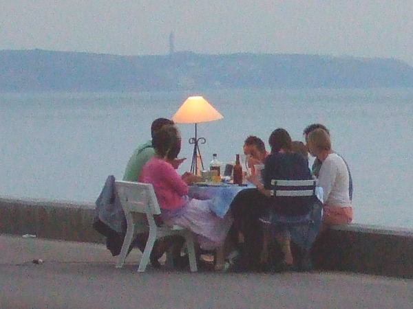 Une scène à l'italienne en ces soirées de canicule...