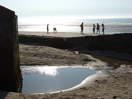 Contre-jour sur les "douves" d'un blockhaus...